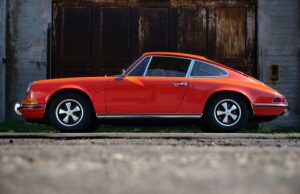 Classic car kopen in Nederland. Klassieke Porsche in oranje kleur