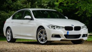 BMW Youngtimers - Afbeelding in tekst - witte BMW